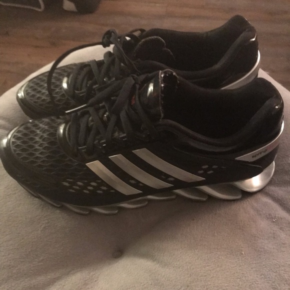 Adidas Spring Blade gym shoes. - Picture 2 of 3